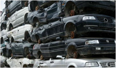 航拍汽車(chē)墳場(chǎng) 層層堆積猶如樂(lè)高玩具搭積木